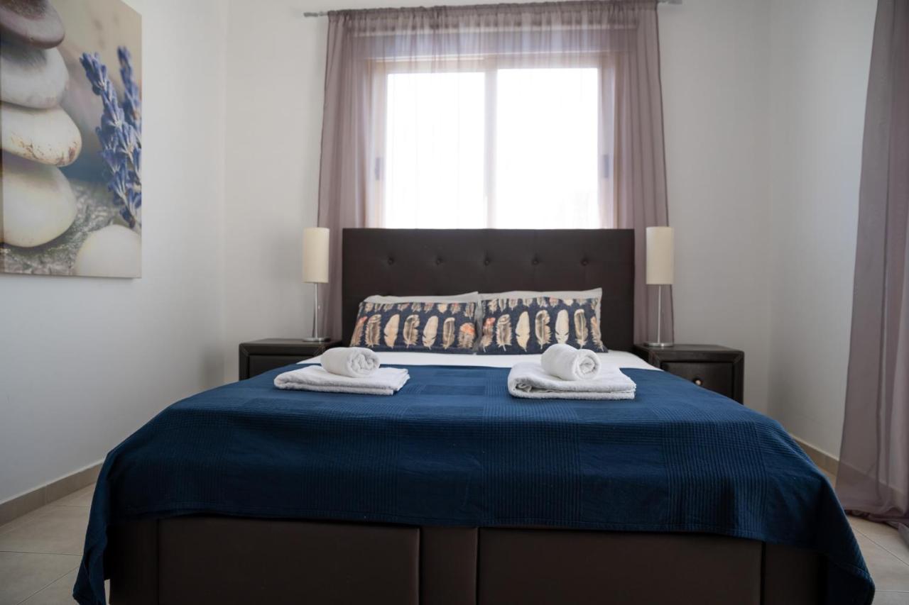 Palm Villa Ekaterina 4 Bdrm Paralimni Exterior foto