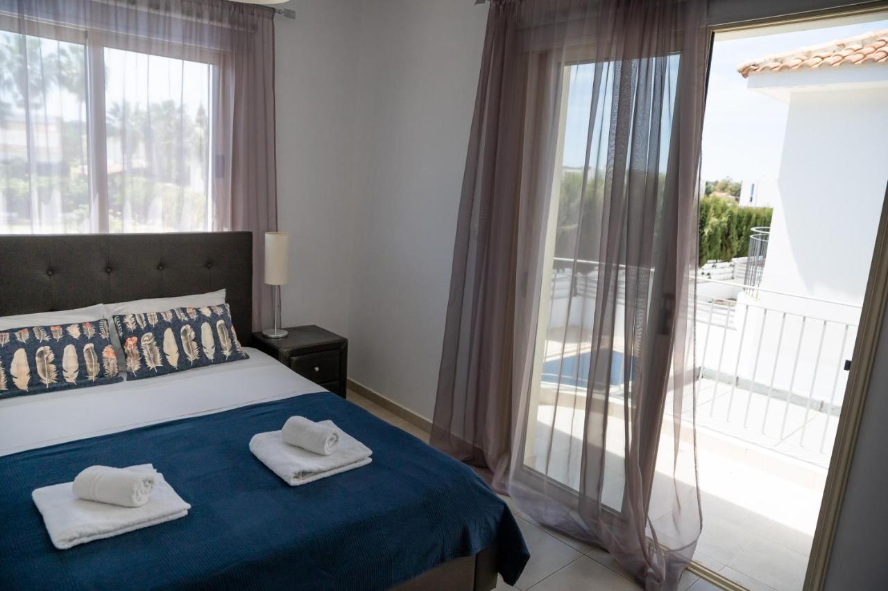 Palm Villa Ekaterina 4 Bdrm Paralimni Exterior foto