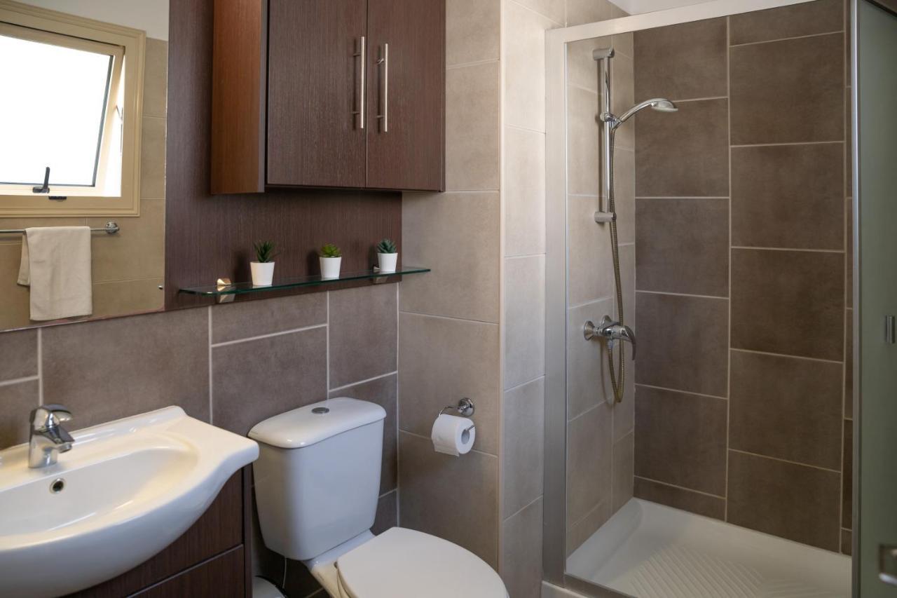 Palm Villa Ekaterina 4 Bdrm Paralimni Exterior foto