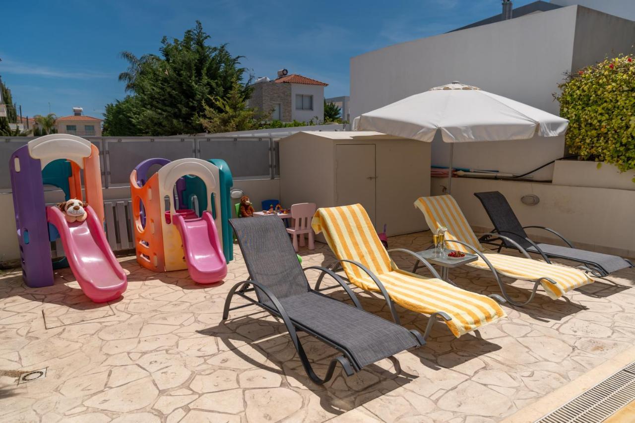Palm Villa Ekaterina 4 Bdrm Paralimni Exterior foto