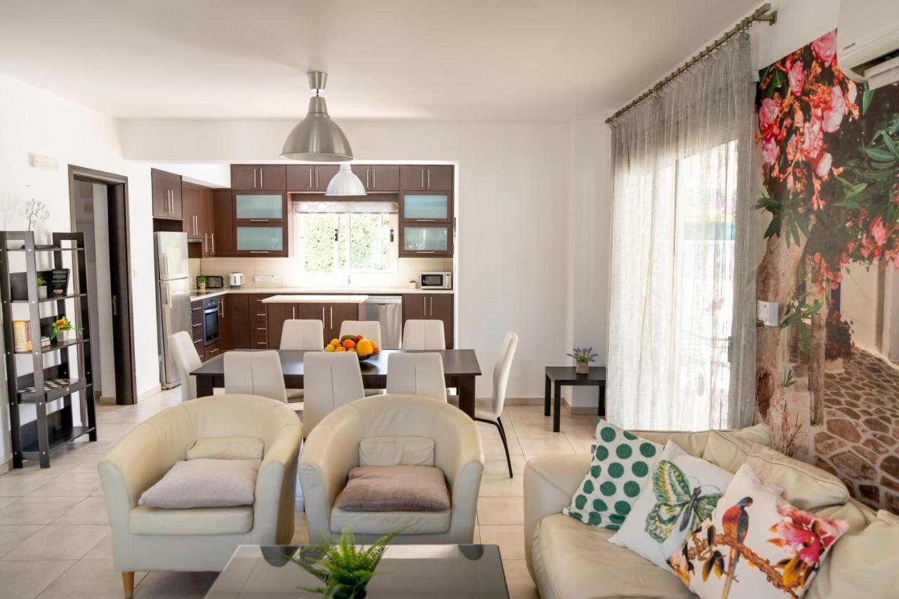 Palm Villa Ekaterina 4 Bdrm Paralimni Exterior foto