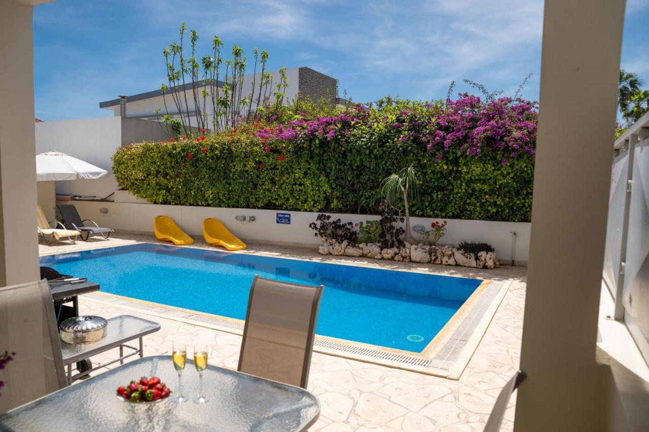 Palm Villa Ekaterina 4 Bdrm Paralimni Exterior foto