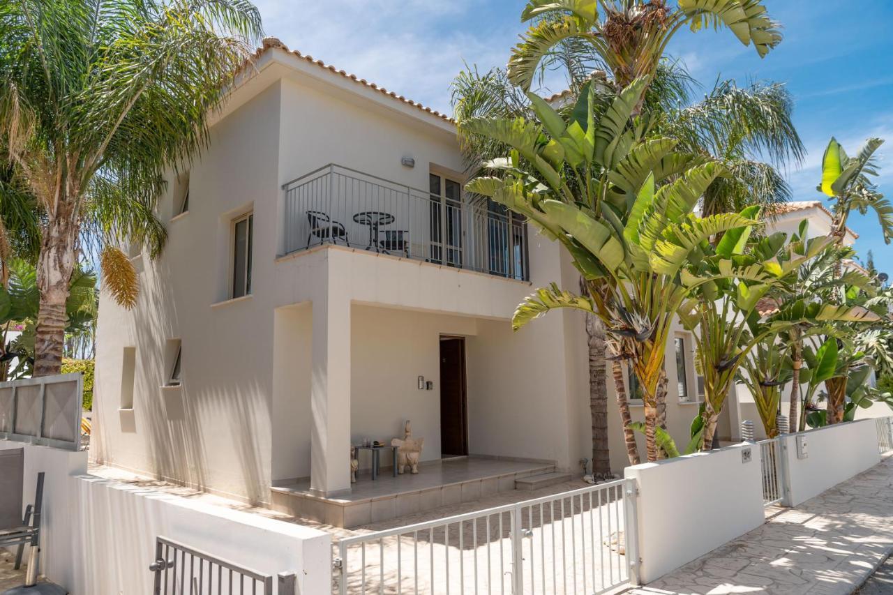 Palm Villa Ekaterina 4 Bdrm Paralimni Exterior foto